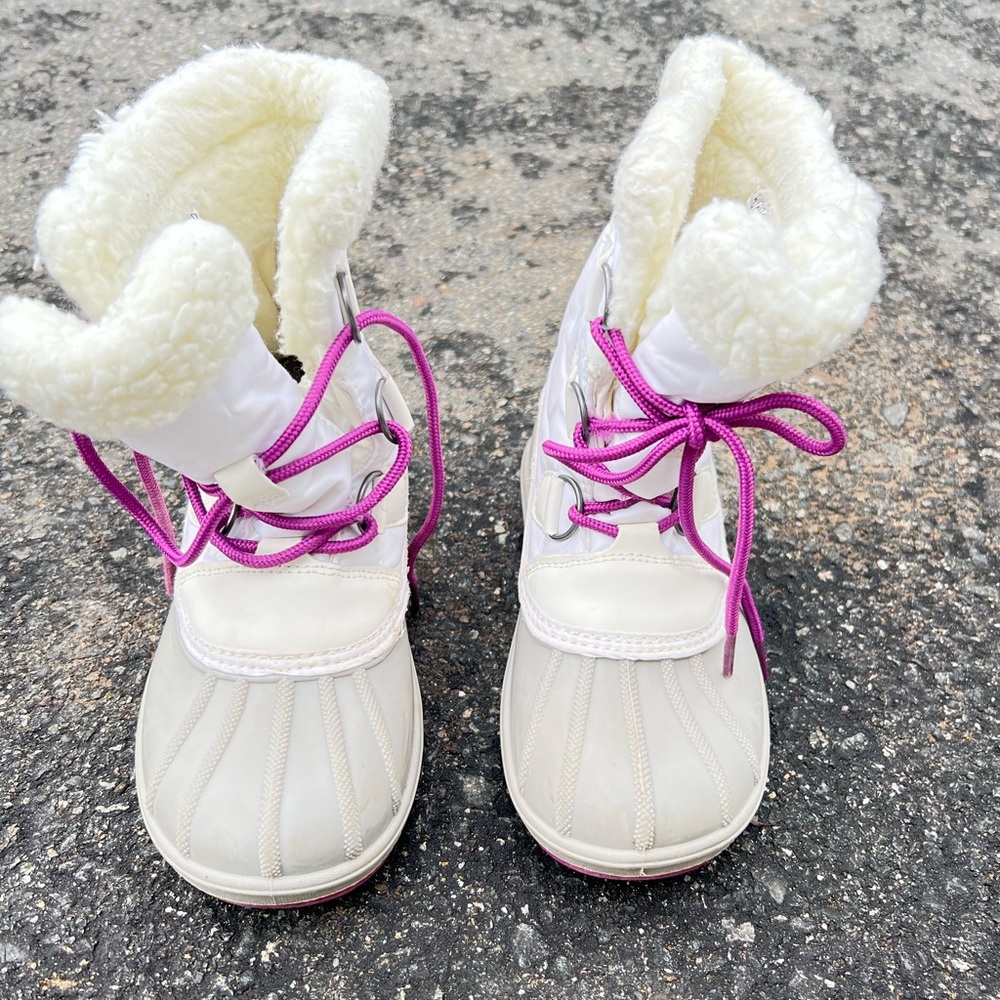 Cat & Jack girls waterproof snow boots SIZE 13